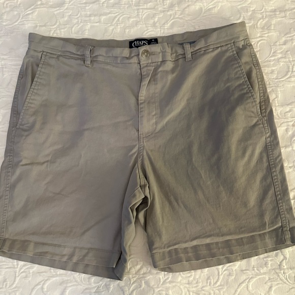 Men’s CHAPS Classic Stretch Flat Front Shorts Beige/Khaki - Picture 1 of 4